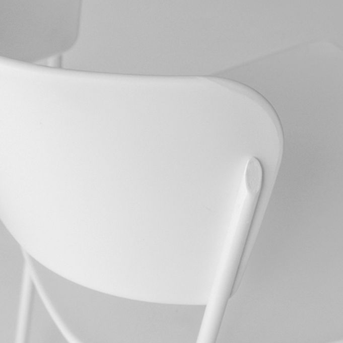 Silla lateral escandinava de plástico para interiores y exteriores, silla con respaldo abierto