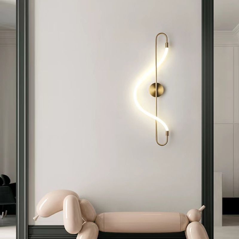Linear Shape Metal Wall Light Modern Style 1-Light Wall Mount Lighting in Gold