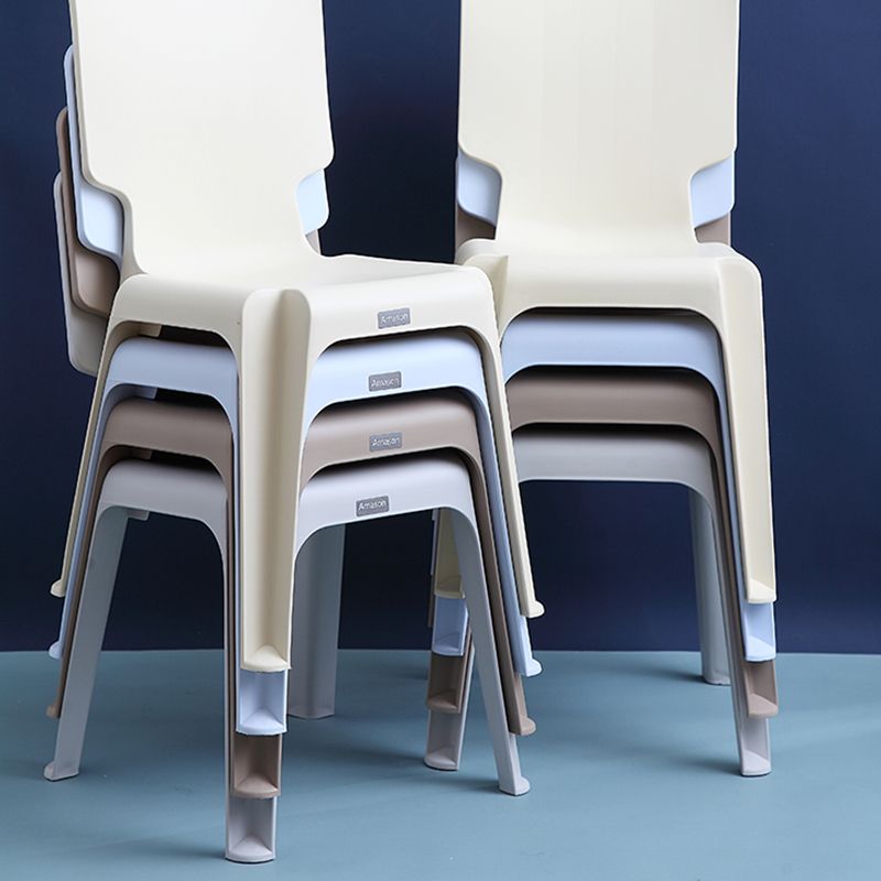 Chaise d'appoint en plastique pour marché nocturne scandinave, chaise de salle à manger à dossier solide, couleur claire