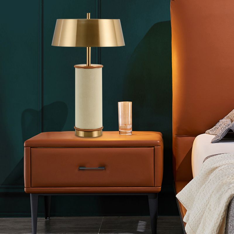 Uitlopende tafellamp modernistisch metaal 1 lamp kleine bureaulamp in wit voor woonkamer