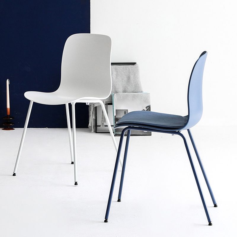 Silla lateral de cafetería industrial, acabado mate, parte trasera sólida, silla de comedor