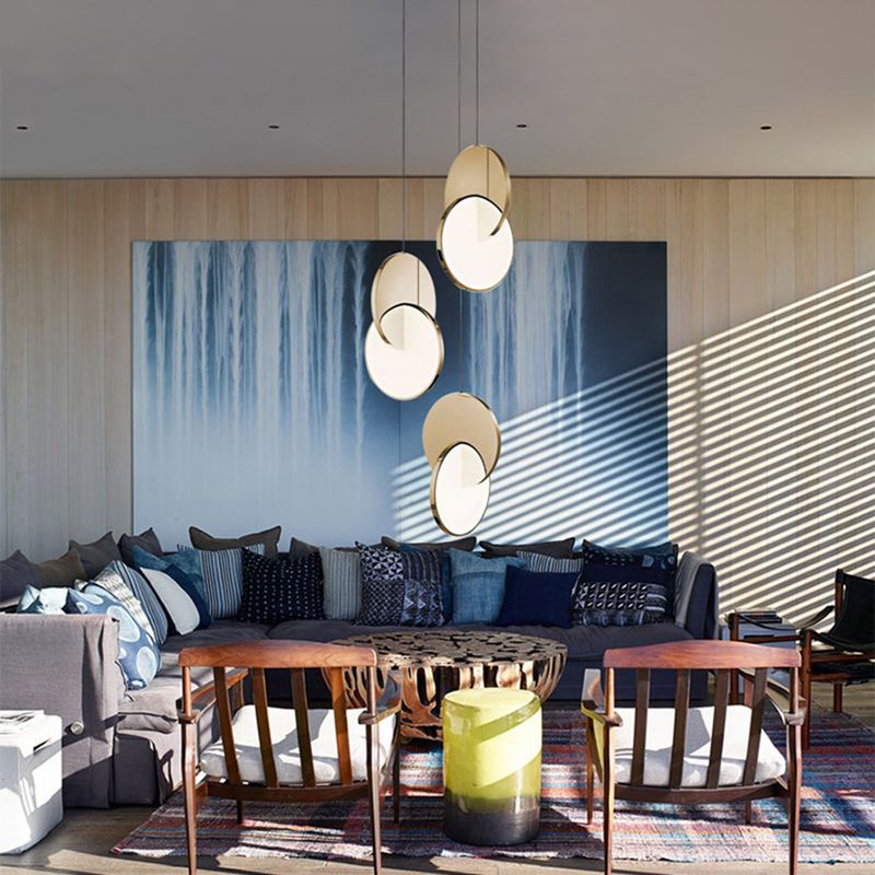 Embedded Round Piece Creative LED Hanging Light Post-modern Style Metal Pendant Lamp for Coffee Shop Restaurants