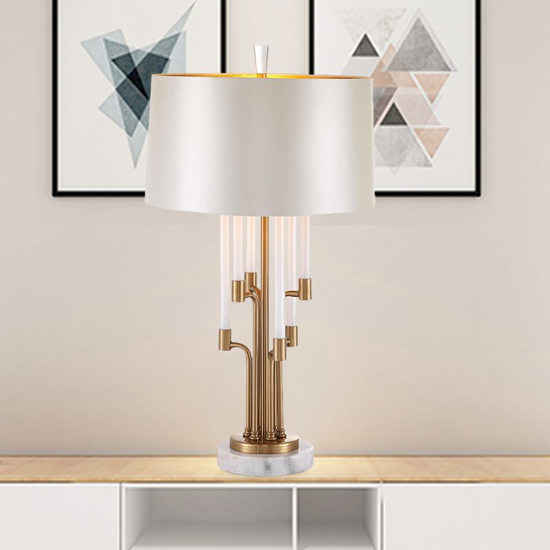 Lampada da tavolo tradizionale a tamburo con 1 illuminazione da comodino in tessuto leggero in oro interno con decorazione in cristallo flauto