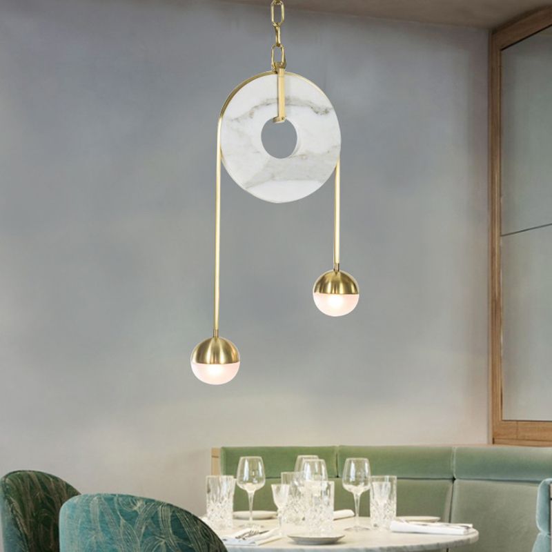 Iluminación de colgante de bola de oro poste de lámpara colgante de led de vidrio blanco de 2 luces de 2 luces con polea y cadena