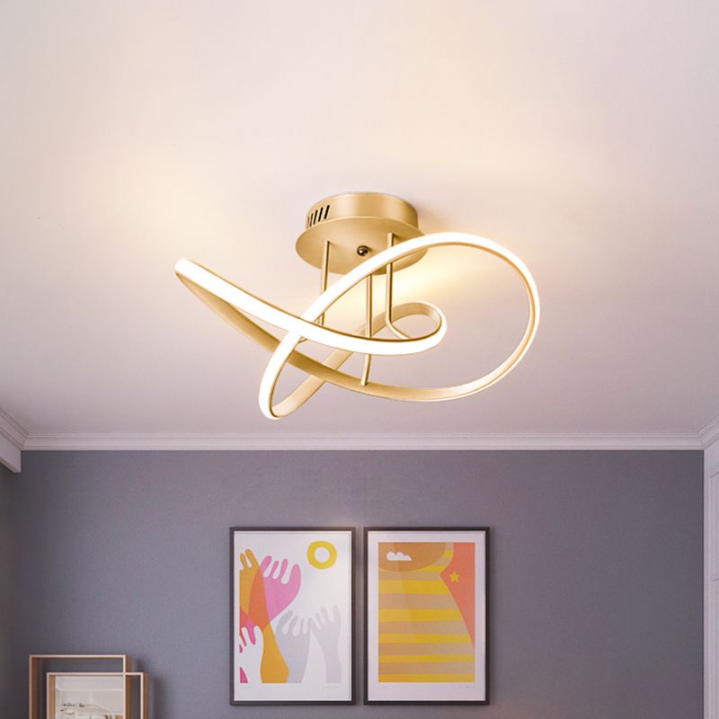 Geknotete Deckenleuchte, moderne Metallschlafzimmer-LED-Halbbündiglampe in Gold