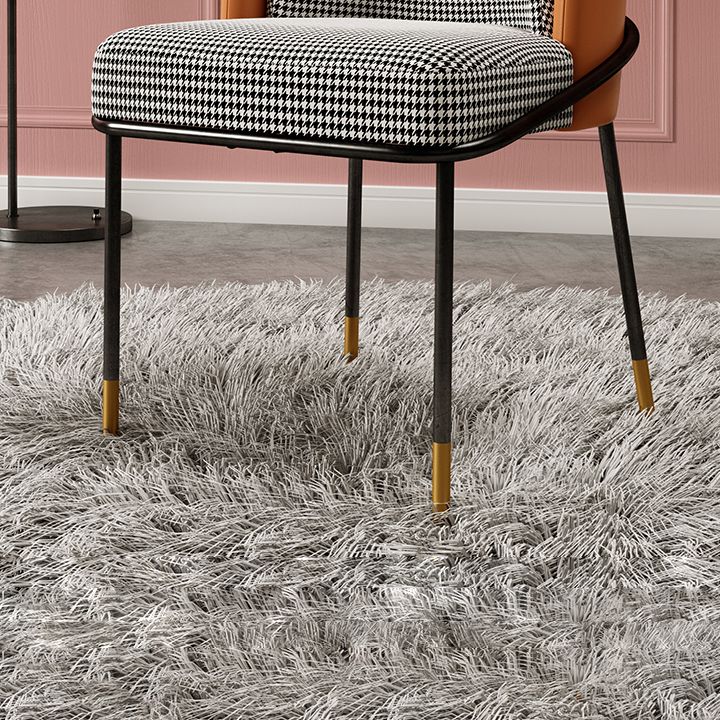El comedor atractivo del metal del estilo preside la tela de lino sin brazos que cena la silla para el uso en el hogar