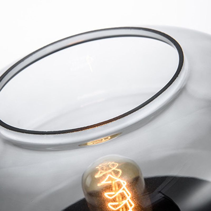 Postmoderne UFO-förmige Glas Tischlampe Single-Bulb-Nachttischlicht mit Quadpod