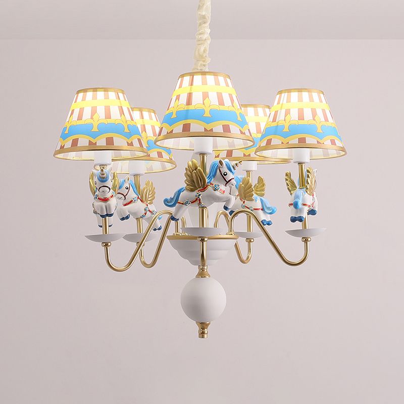 Dessin animé Flying Unicorn Chandelier Pendant Light Resin Nursery Light avec Empire Shade