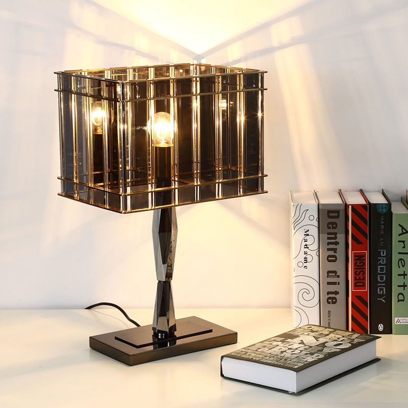 Lampada da comodino modernista rettangolare a 1 lampadina in cristallo fumé con piedistallo in metallo