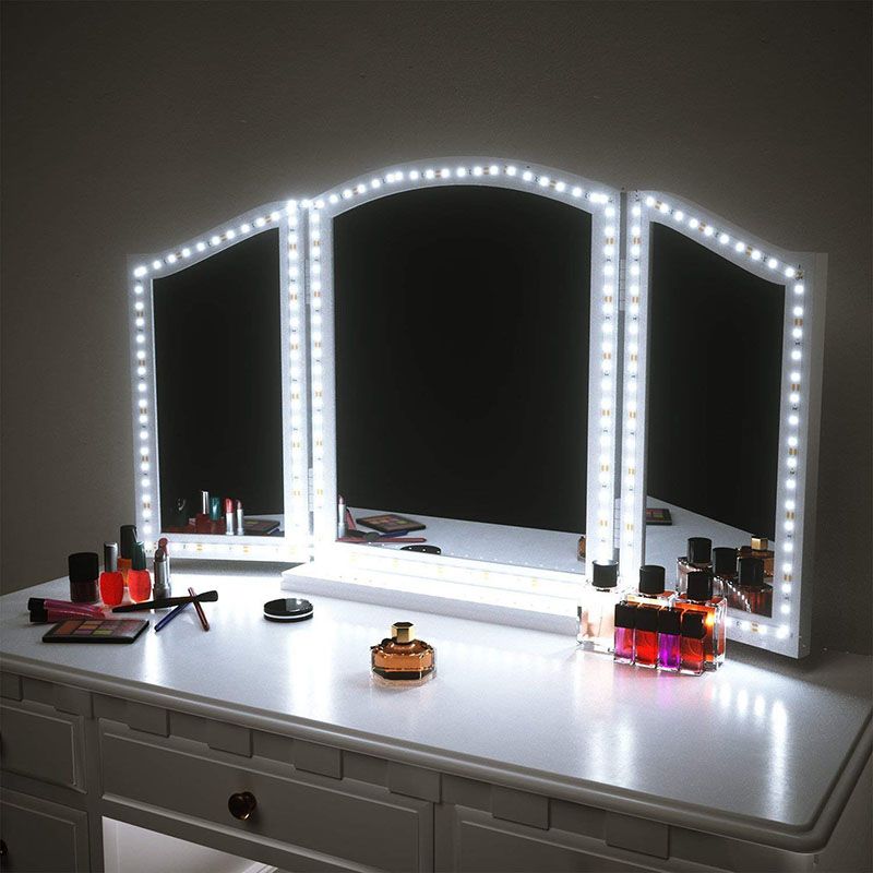 Metall Lineares Make-up-Beleuchtung zeitgenössischer LED-Waschtischstreifen Licht in Weiß für Schlafzimmer