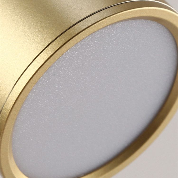 Éclairage moderne de murs de mur à côté de l'éclair