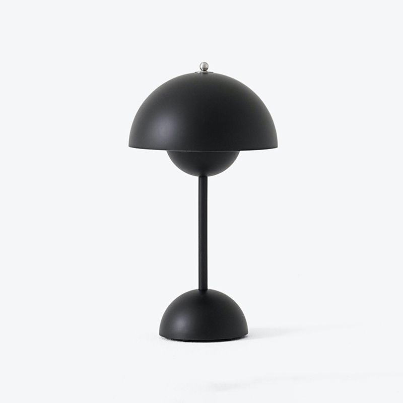 Gewölbter Tischlicht nordischer Metal -Nachttischlampe für Schlafzimmer