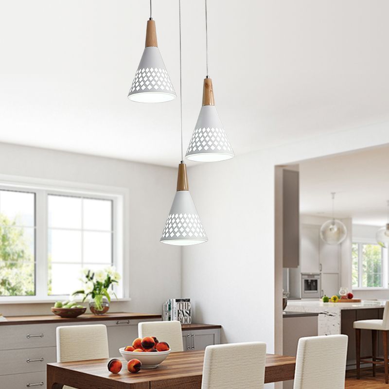 Luce a sospensione a sospensione modernista a cuscinetto a sospensione modernista a cluster con a cono di ferro con design a griglia in bianco e legno
