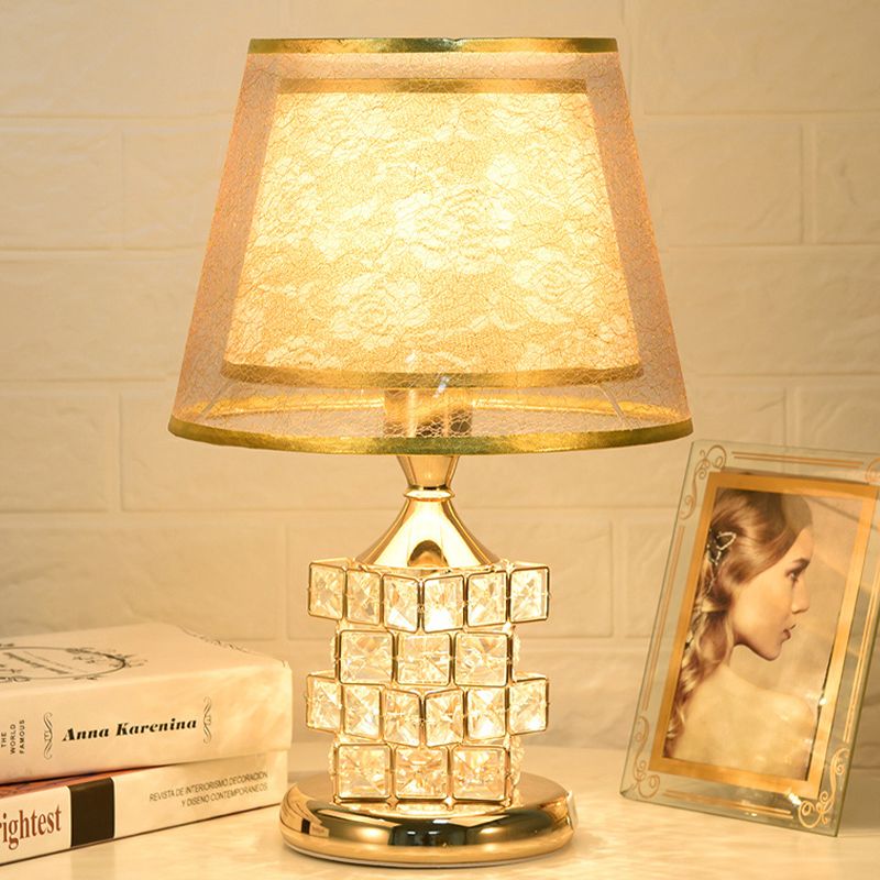 1 Kopf Rosendruck gedrucktem Stofftisch Lampe Vintage Romantische Rot/Gold Dual Cone Shade Nachtlicht mit Würfelkristallbasis