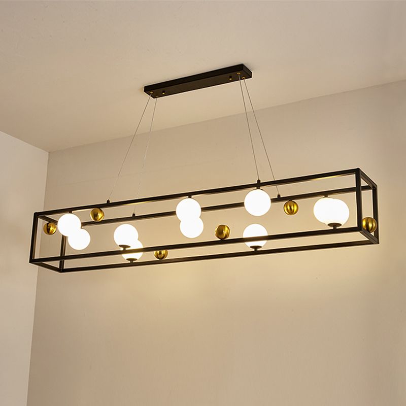 Plafond en métal rectangulaire Salle de restauration industrielle Lumière suspendue avec une teinte en verre de lait à boulets