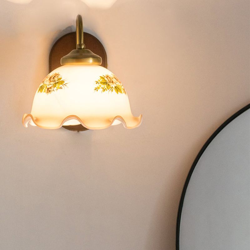 Flower Sconce Light Fixtures Modern 1-Light Brass Wall Mounted Lamp with Grass Shade