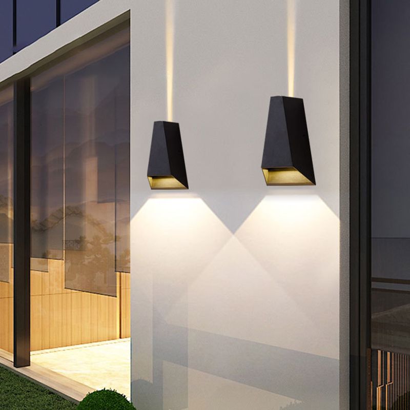 Modern Style Geometric Shade Wall Lighting Metal 2 Lights Sconce Lamp in Black
