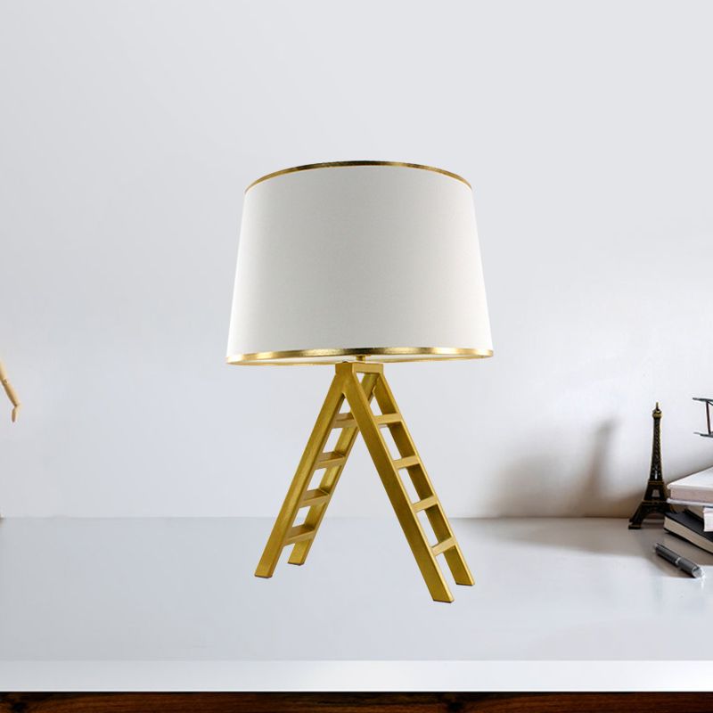 Leiterform Nachttisch hell moderne Metall LED Gold Nachttisch Lampe mit Trommelweiß/Schwarzer Stoff Schatten