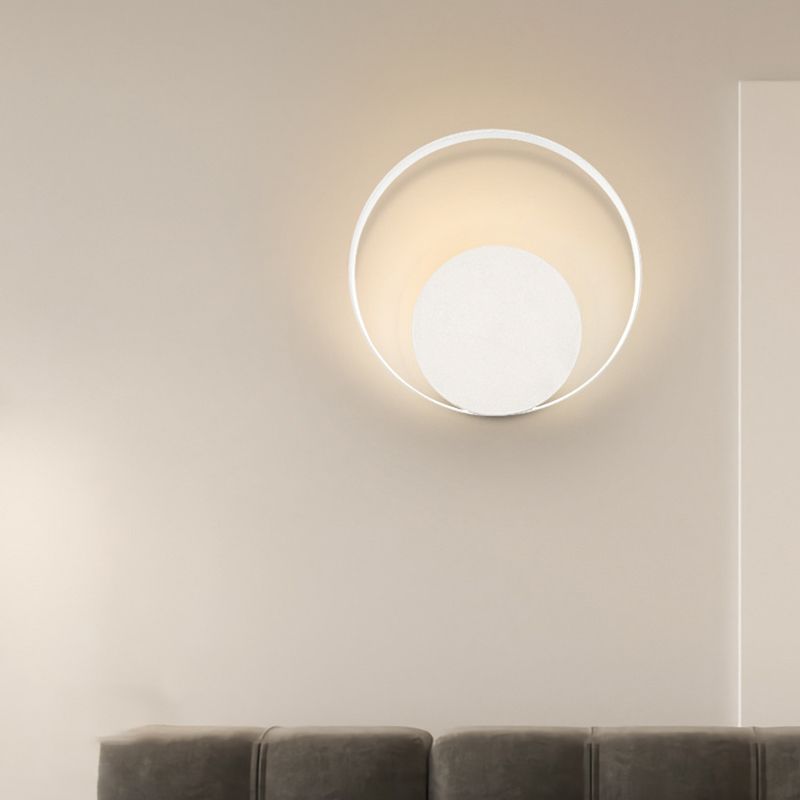 Round Shape Wall Lamp Modern Style Metal 1 Light Sconce in White and Black