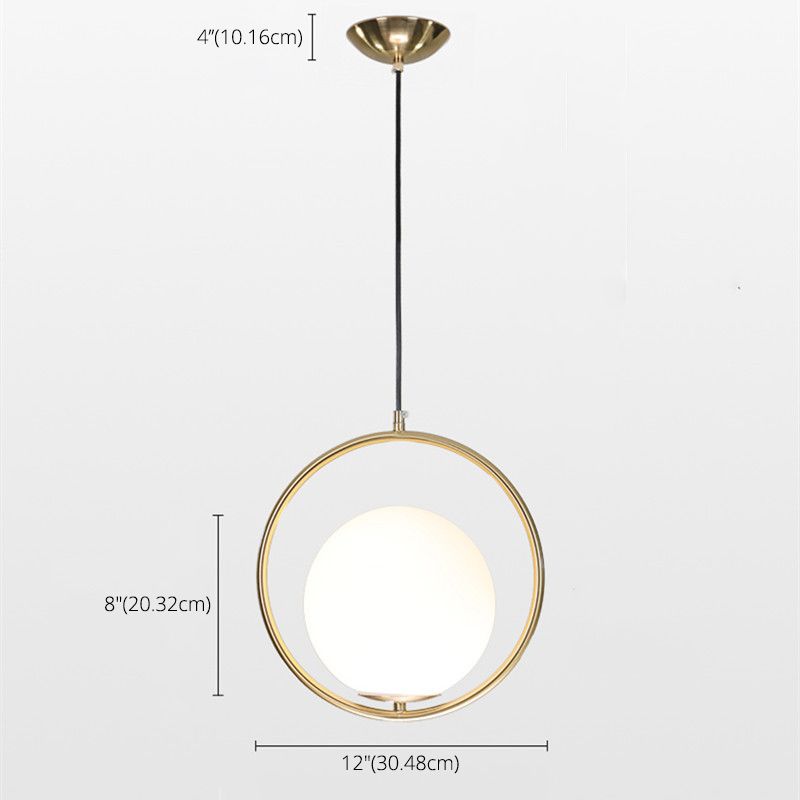 Gouden ijzerhanglicht met 7,8 "brede witte glazen bol schaduw moderne stijl enkele lampverlichtingsarmatuur