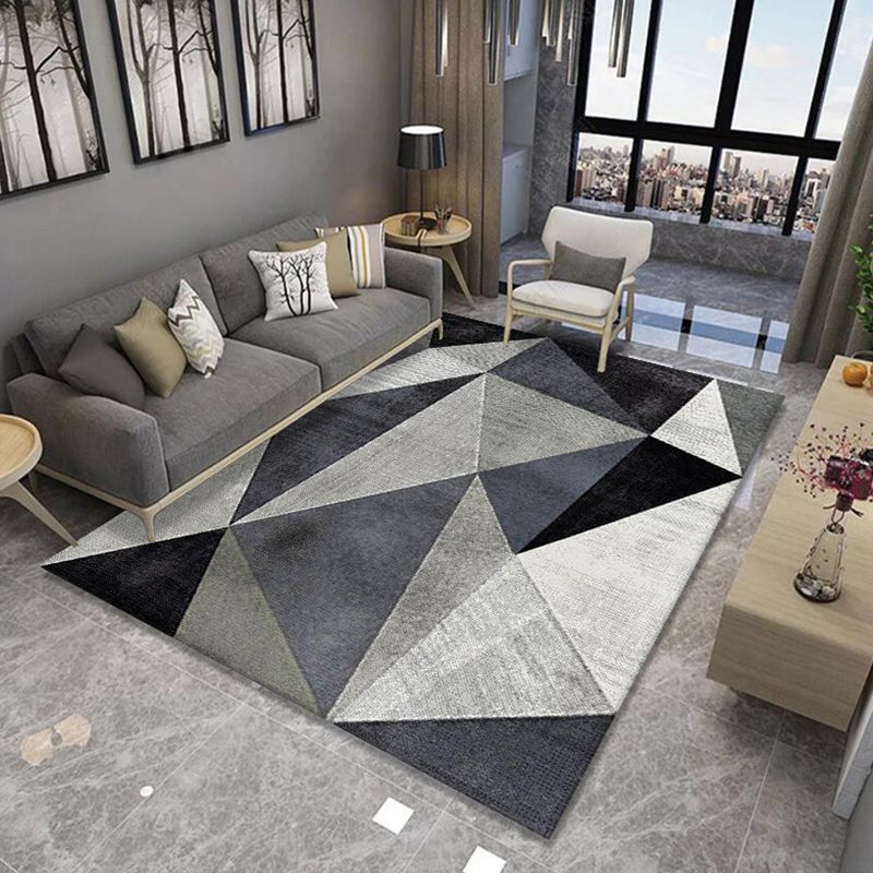 Contemporary Triangle Pattern Rug Polyester Carpet Washable Indoor Carpet for Home Decoration