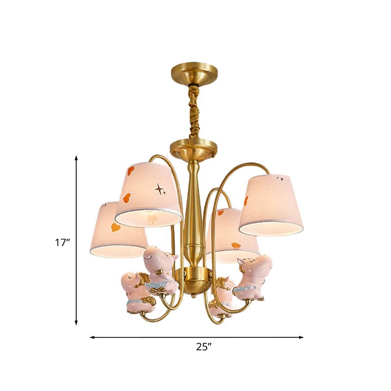 Baril tissu ombre plafonnier lustre carton 4 têtes de cheval rose léger avec un bras en laiton incurvé