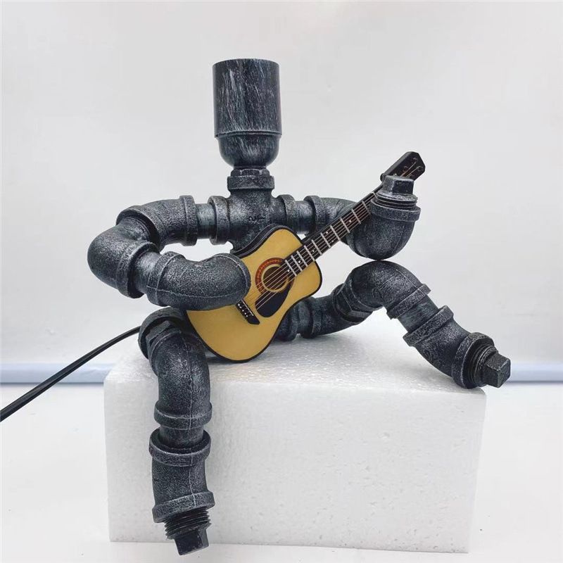 Lampada da comodino per piping creativa industriale a forma di chitarrista a forma di chitarrista per camera da letto per camera da letto