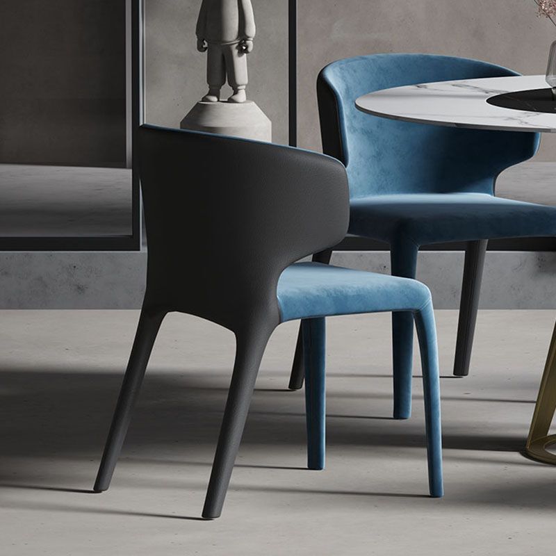 Sillones de comedor de cuero tapizados con brazos con respaldo y patas de metal