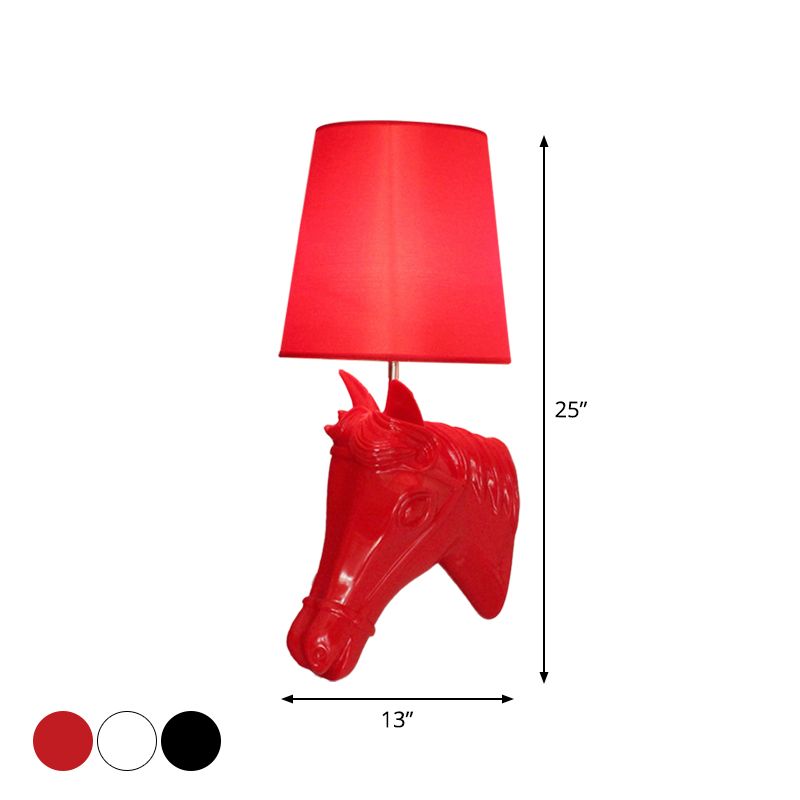 Resin Horse Head Wall Lampe Artistal 1-Bulb noir / blanc / rouge Murce Light avec une nuance de tissu conique pour le salon