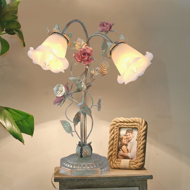 Table de nuit à chambre évasée légère métal pastoral 1/2 lumières lampe de nuit verte avec décoration de fleur