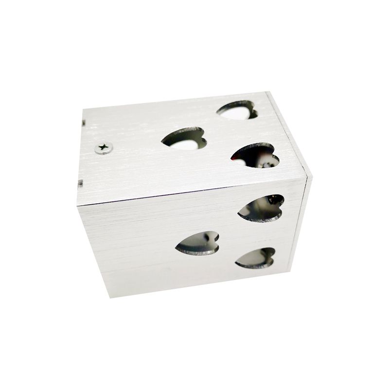 Luminaire de luminaire d'applique en forme de cœur moderne lampe murale à LED de fête de disco métallique en argent, violet / bleu / jaune lumière