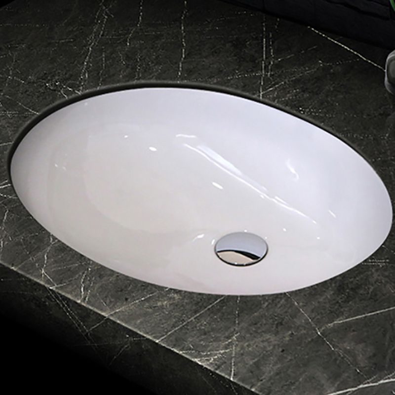 Modern Style Bathroom Sink Oval-shape Ceramic Bathroom Sink in White