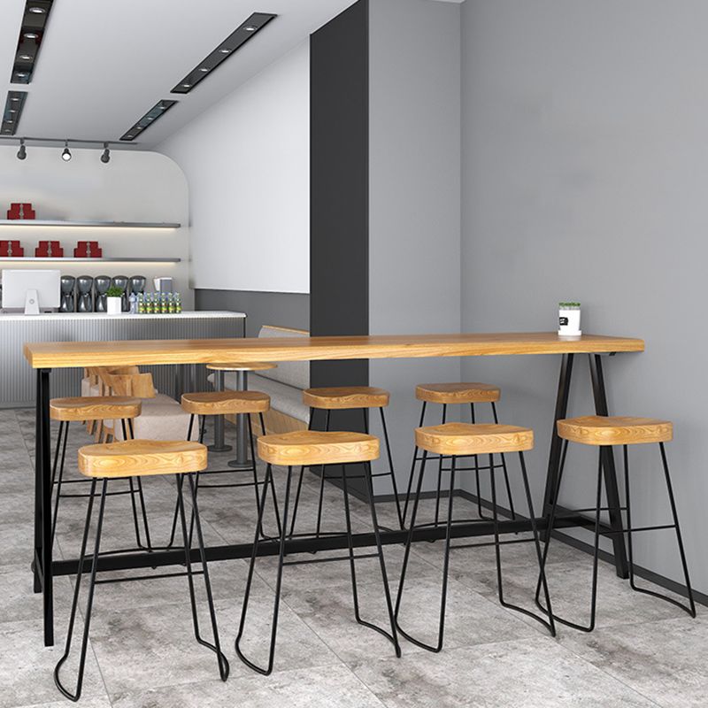 Black Base Pub Table Solid Wood Top Bar-height Table for Patio Use