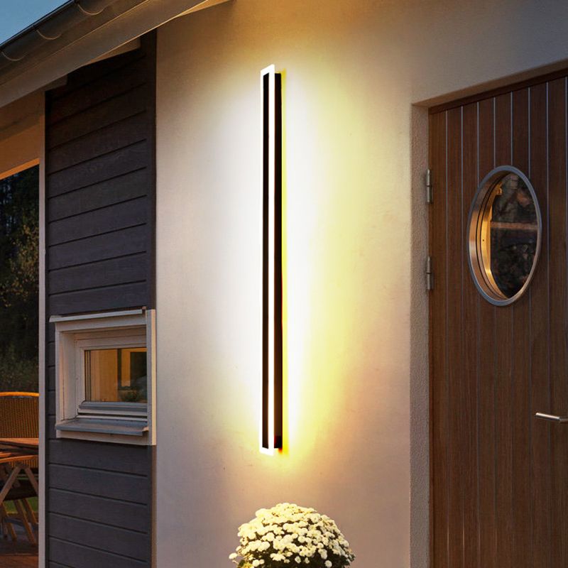 Linear Shape Metal Wall Light Modern Style 1 Light Wall Mount Lighting in Black