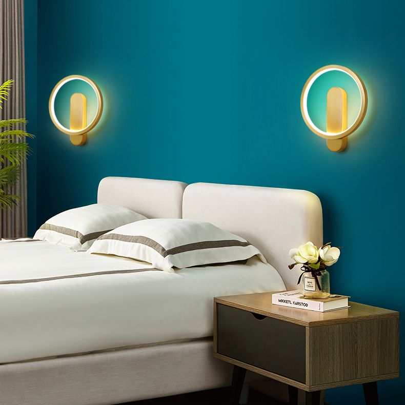 Modern Minimalist Style Wall Mounted Lighting Metal Sconce Light Fixture in Gold Finish for Bedroom