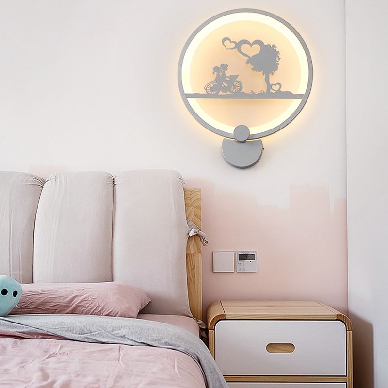 Unique Shape Metal Wall Light Modern Style 1-Light Wall Mounted Light Fixture in White