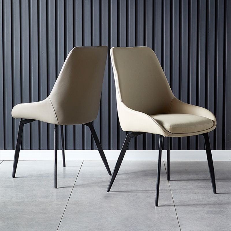 Silla auxiliar de cuero para restaurante moderno, silla de comedor Parsons con acabado mate y patas negras