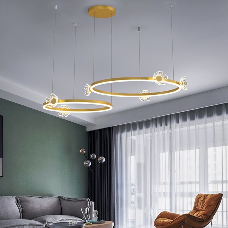 Lustre en or moderne