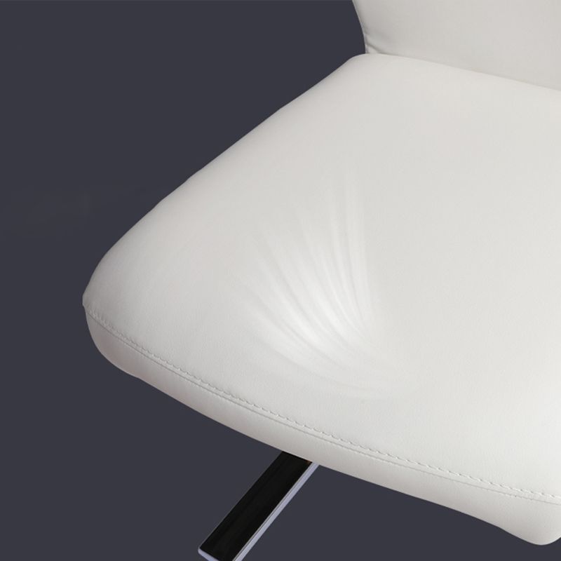 Silla de comedor de cuero PU moderna, sillas de comedor de metal sin brazos para uso en restaurantes