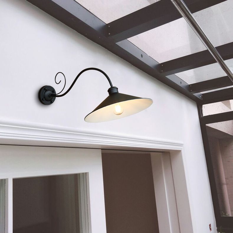 Industrielle Vintage -Wandleuchte -Leuchten im Freien mit Schmiedeeiseisen -Wand montiertes Licht