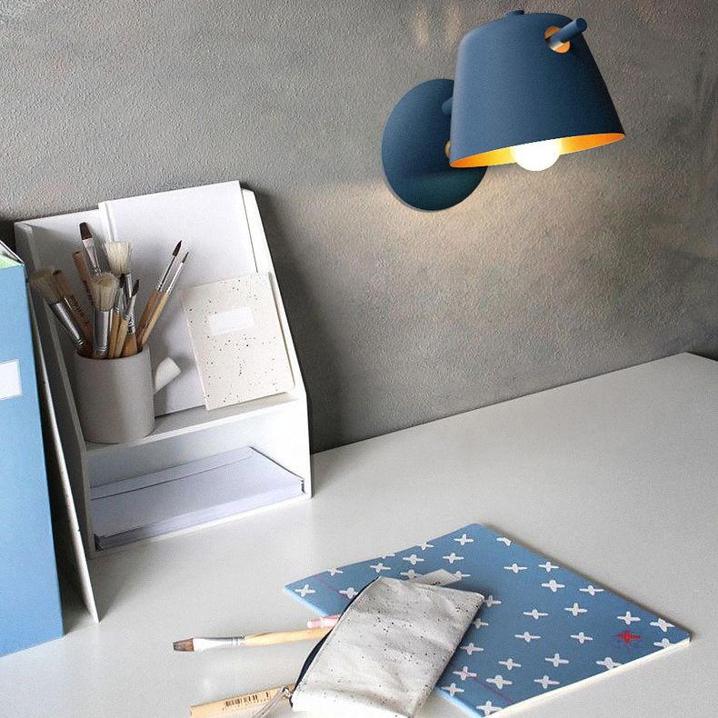 Luz de pared simple de hierro lacado en lámpara de pared geométrica de estilo geométrico de estilo creativo moderno para dormitorio