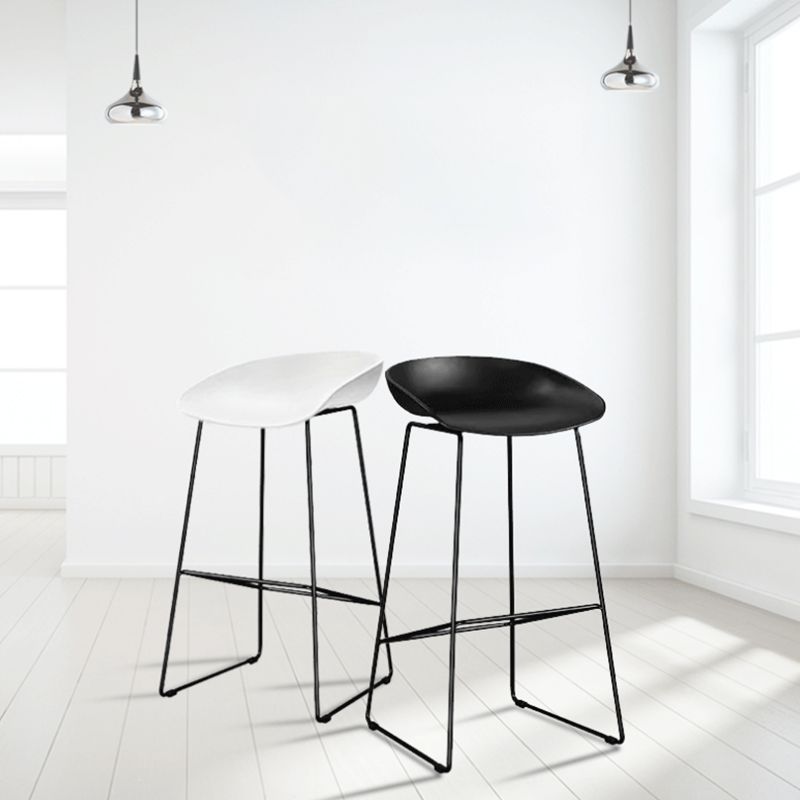 Nordic Style Plastic Bar Stools Footrest Indoor Counter Stool with Metal Legs