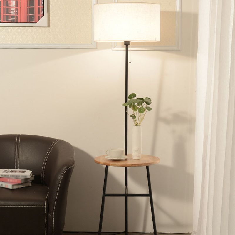Cono in tessuto/tamburo/pavimento affusolato Light moderno 1 lampadina nera/bianca/legno lampada in piedi con tavolo/portaoggetti per soggiorno