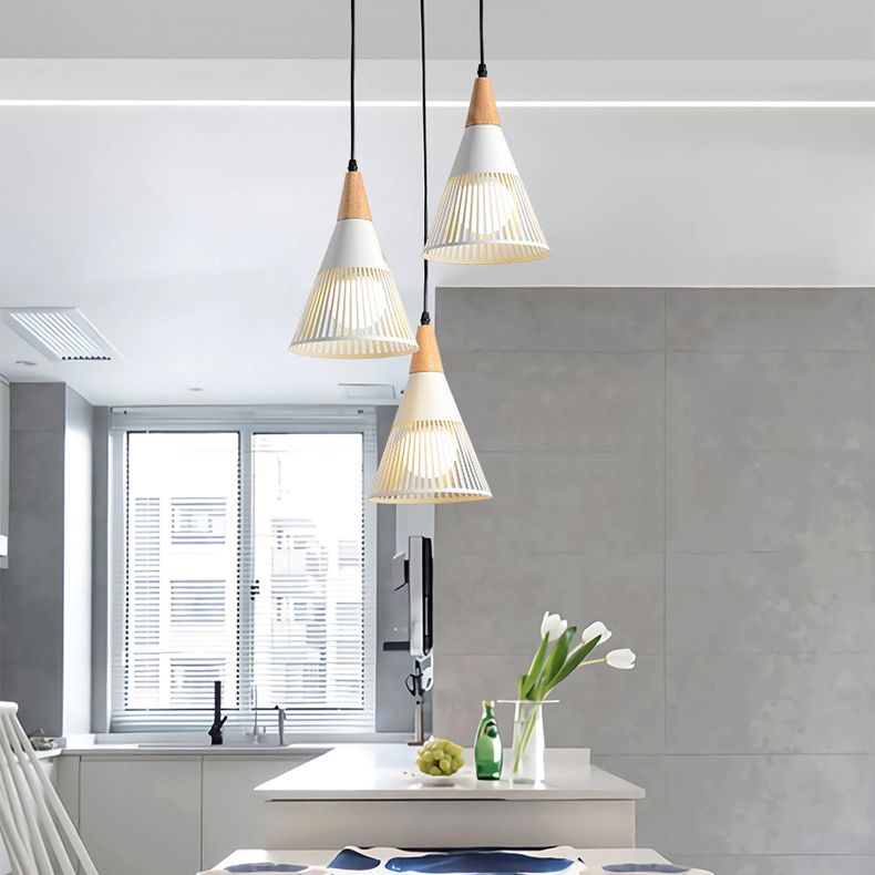 Lámpara de caída de estilo moderno Shuttlecock Hollowed Holfing Lighting con sombra de metal