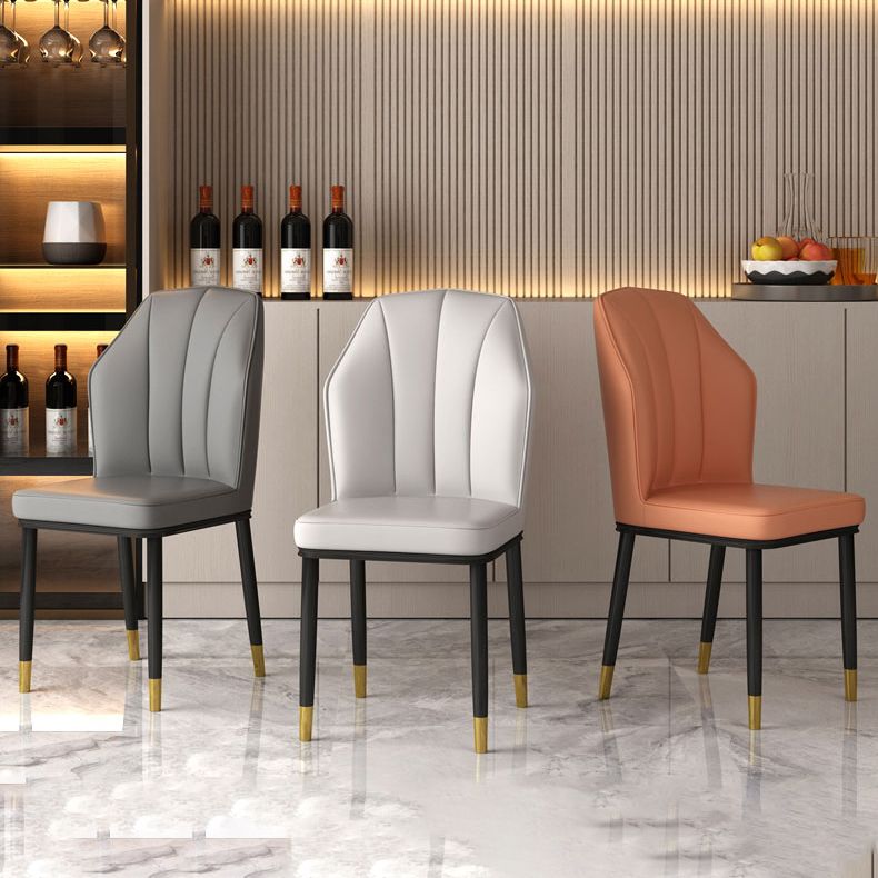 Chaise d'appoint scandinave pour salle à manger rembourrée en métal à oreilles (Ensemble de 4)