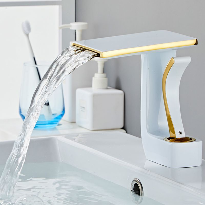 Luxury Single Handle Sink Faucet Bathroom Brass Centerset Faucet