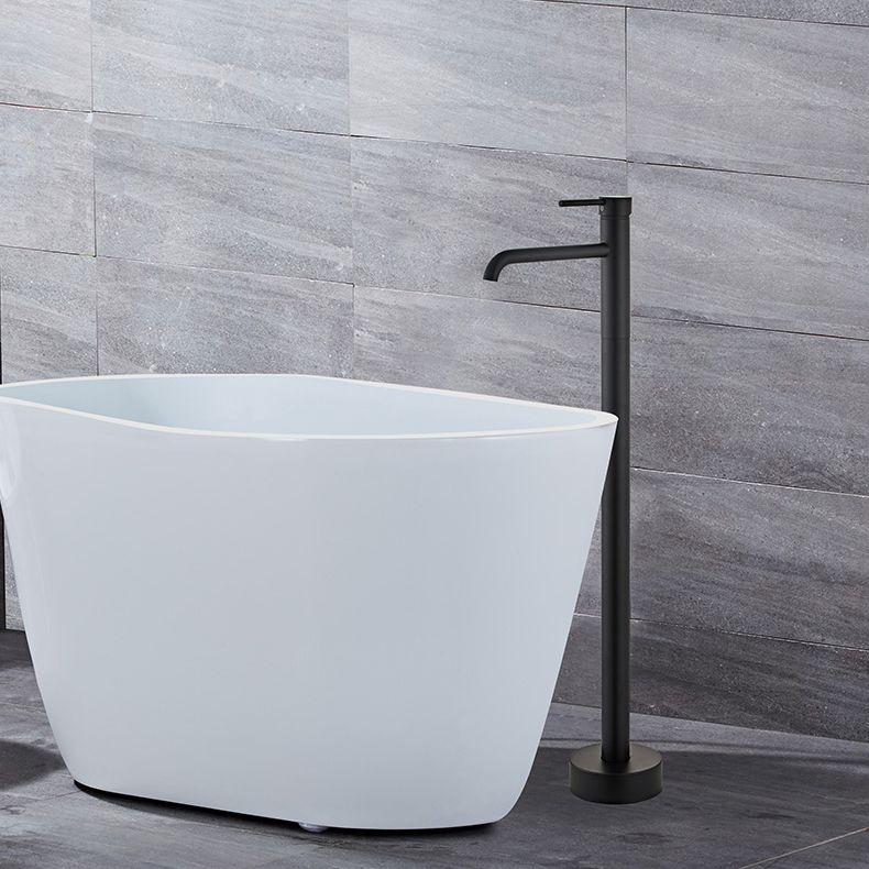 Floor Mounted Metal Freestanding Tub Filler Swivel Low Arc Freestanding Faucet