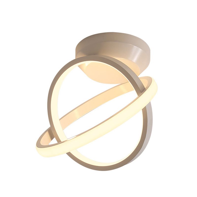 Plafoniera a LED lineare a 2 luci in un moderno e semplice apparecchio da soffitto in alluminio con paralume in silicone