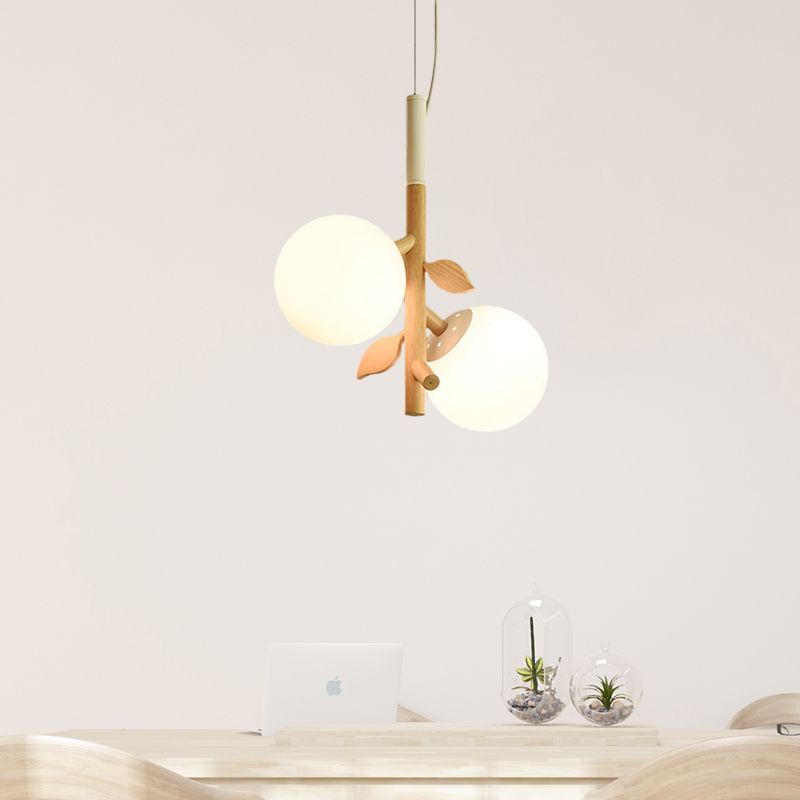 Lampadario a sfera modernista in vetro glassato bianco 2/3 teste sala da pranzo lampada a soffitto in legno con branca verticale