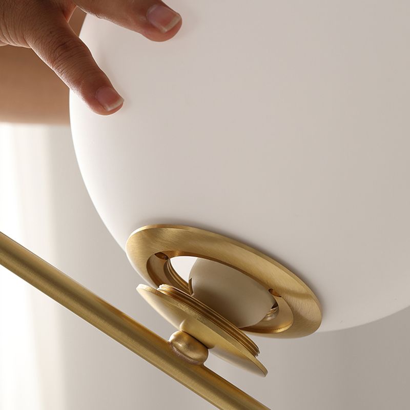 Lampada da scrivania in vetro in stile moderno Lampade da tavolo per negozio di caffè con paralume a globo bianco
